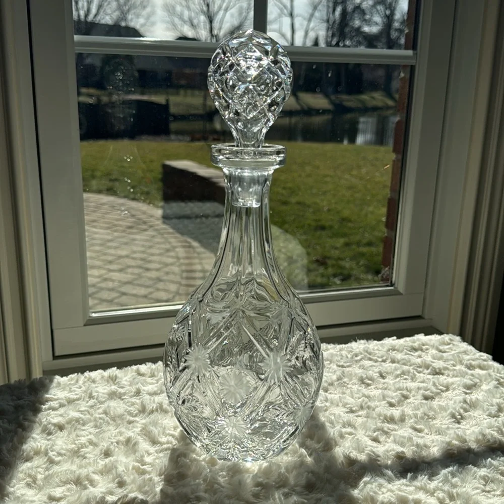 ANNA HUTE~BLEIKRISTALL~CRYSTAL DECANTER~BEAUTIFUL CUTS & DESIGN~KCC